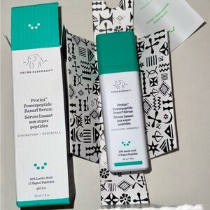 Drunk Elephant Protini Powerpeptide Resurf Serum - White and Green